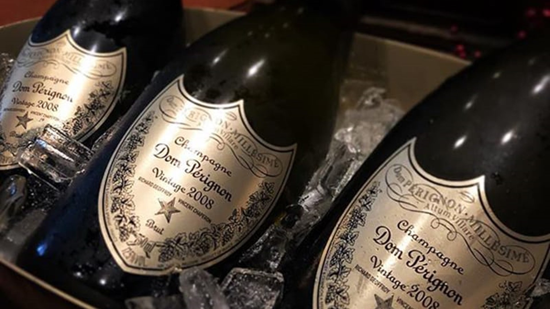 Dom Pérignon er uden tvivl et af de mest genkendelige brands i Champagne og produceres af Moêt & Chandon. 
