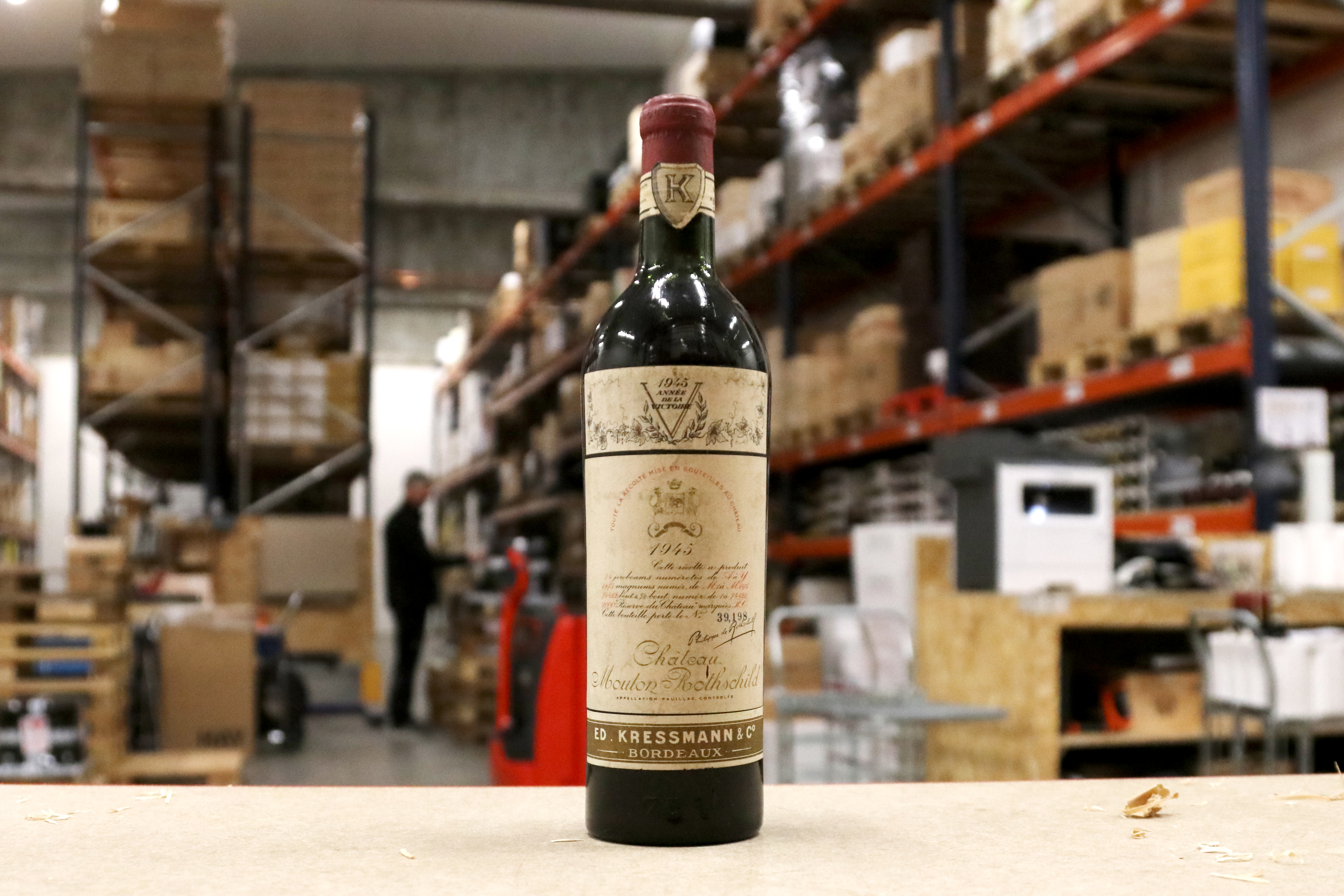 Château Mouton-Rothschild 1945 - ”Année de la Victoire”